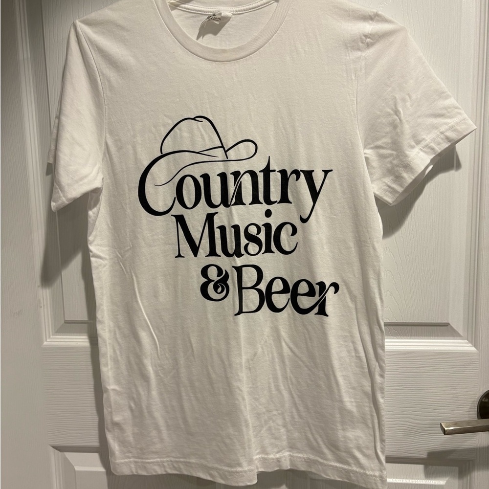 White Graphic Tee - Country Music & Beer size Medium